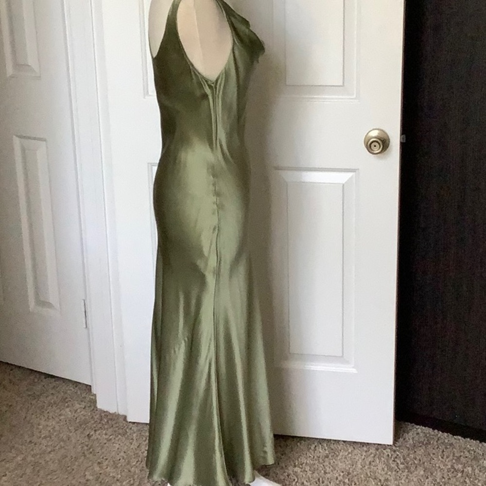 Reformation Bryn Silk Dress in Artichoke green. Size 4. - Picture 3 of 11